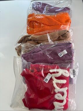 Lot of 5 women’s sweaters (Amazon returns)